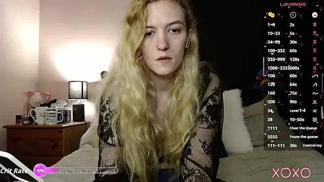 EllieeRose on StripChat 