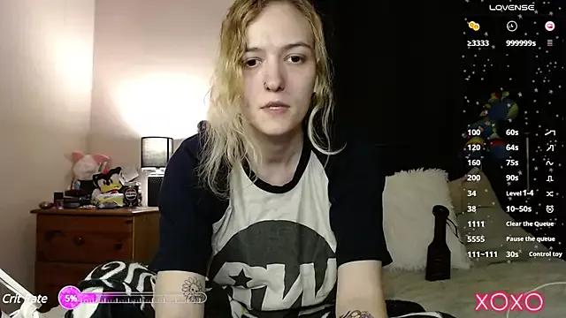 EllieeRose on StripChat 