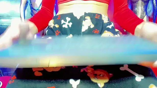 emelly_horny_ on StripChat