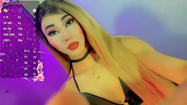 emelly_horny_ on StripChat