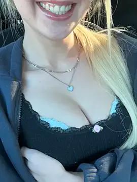 emilypeperoni — Show Boobs 2min 