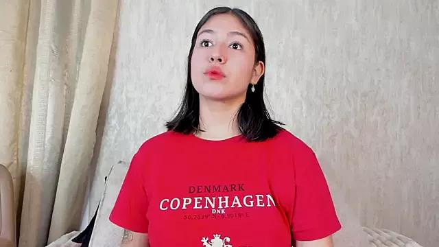 EmmaRossem on StripChat 