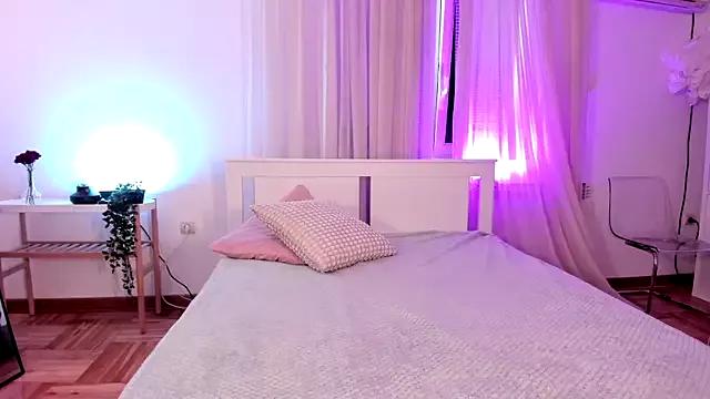 Emmi_Lake on StripChat 