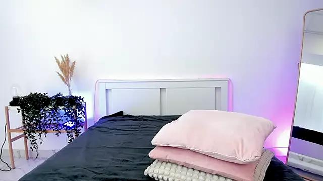Emmi_Lake on StripChat