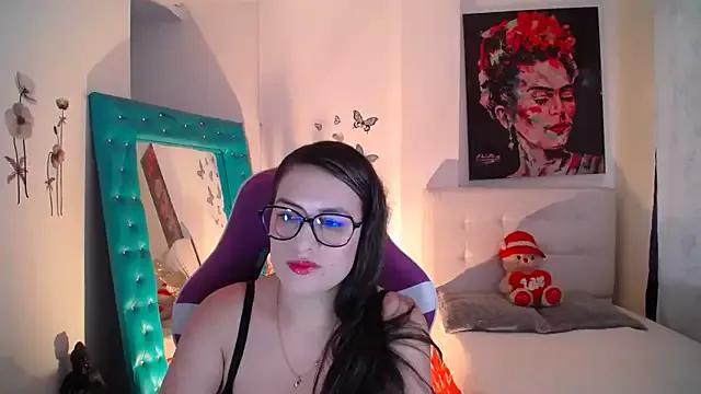 esmeraldaa230 on StripChat 