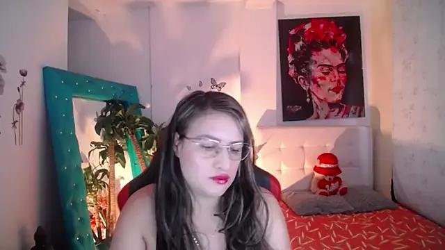 esmeraldaa230 on StripChat 