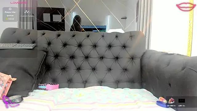 EvaaLovia1 on StripChat 