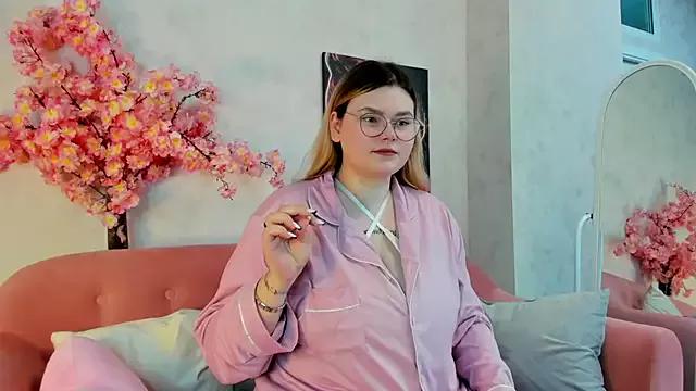 Evelyn_Harmony on StripChat 
