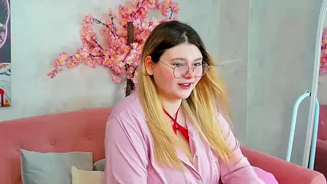 Evelyn_Harmony on StripChat 