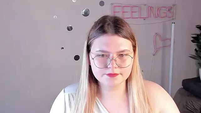 Evelyn_Harmony on StripChat 
