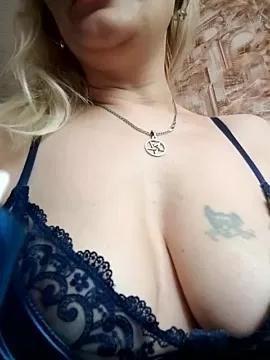 Freya_Milf on StripChat