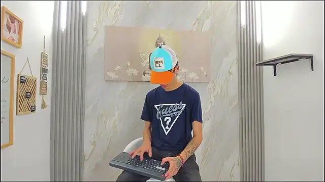 HEART_OF_MILAMBER on StripChat