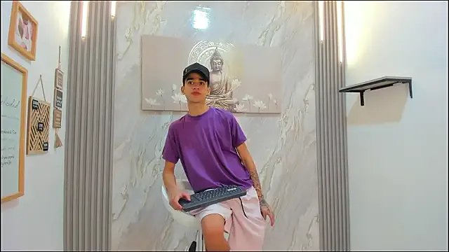 HEART_OF_MILAMBER on StripChat