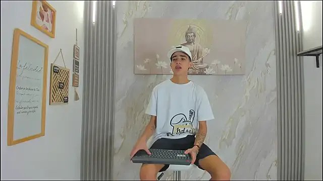 HEART_OF_MILAMBER on StripChat