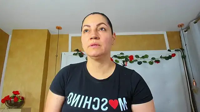 Heidy_milf model from StripChat