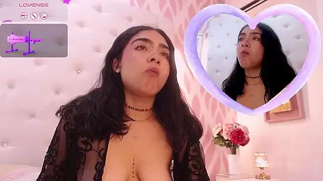 HelenaSwani on StripChat 