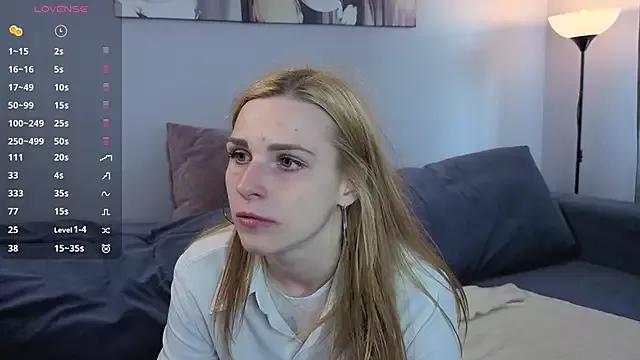 HelenMartines on StripChat 