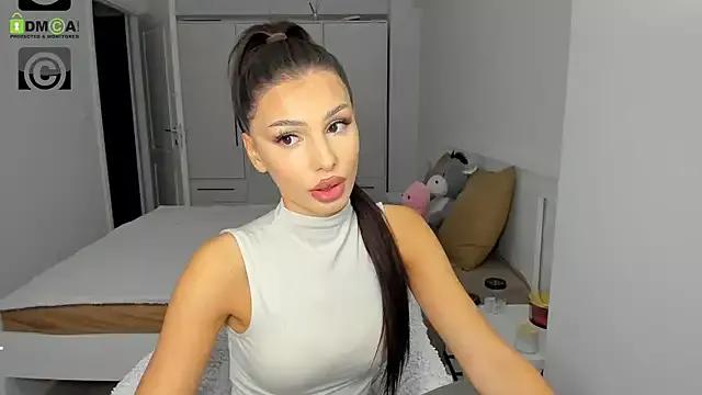 StripChat HelenShawn  is Freechat  HelenShawn — Smile smile smile