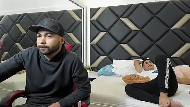 Hot_Threesomee — FUCK