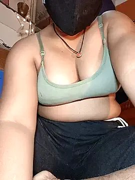 HotAishaa on StripChat