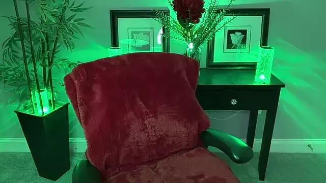 Freechat ItsNikki on StripChat