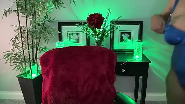 Freechat ItsNikki on StripChat