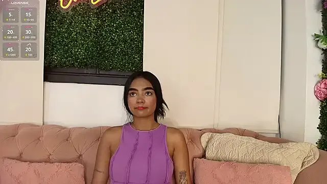 julieta_aguilar1 on StripChat