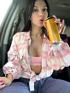 JulliaVegas on StripChat 