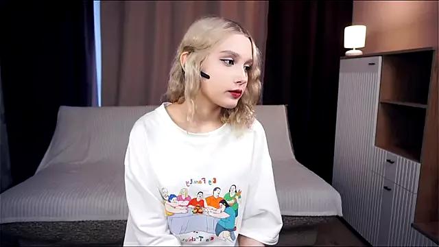 KelleLillie on StripChat 