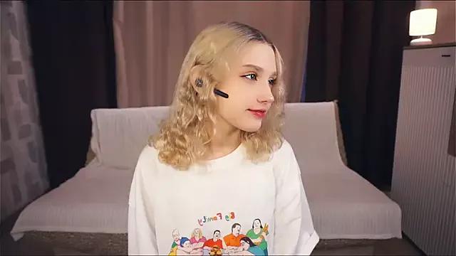 KelleLillie on StripChat 