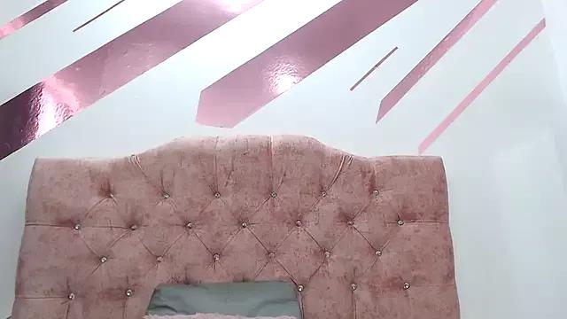 Kitten_Hot_ on StripChat 