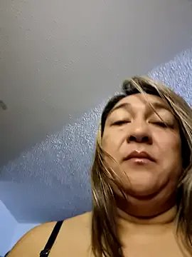 kitty_84 on StripChat