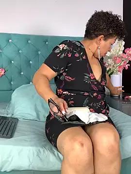lady_venuss — give me a shower right here and naked