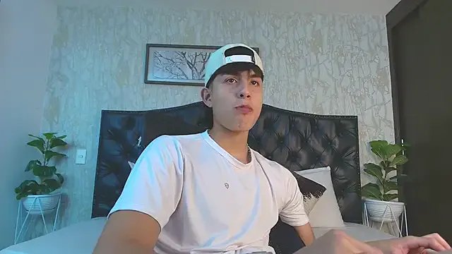 Lander_Cruz on StripChat