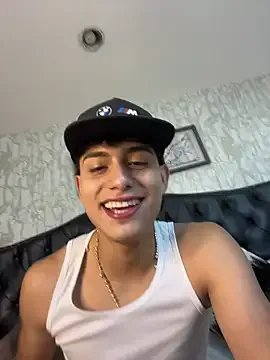 Lander_Cruz on StripChat