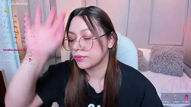 Lanna18 on StripChat 