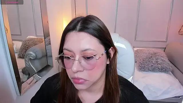 Lanna18 on StripChat