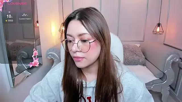 Lanna18 on StripChat 