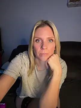 Lexi-Lux-X on StripChat