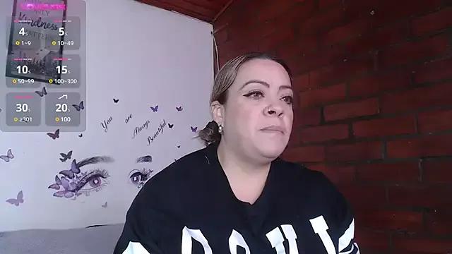 LIila28six on StripChat 