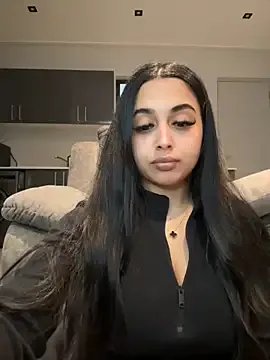 LilMisIndianx on StripChat 