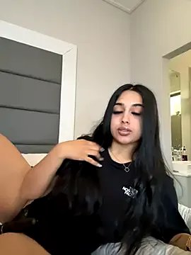 LilMisIndianx on StripChat 