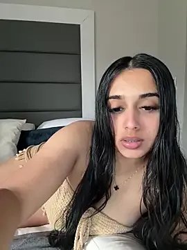 LilMisIndianx on StripChat 