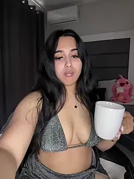 LilMisIndianx on StripChat 