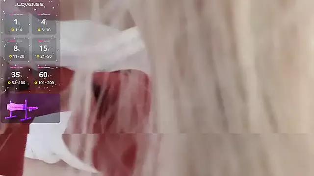 Lily_2k6 on StripChat 
