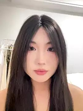 lilyxye77 on StripChat 