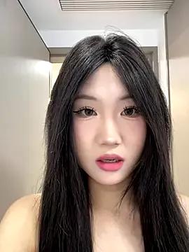 lilyxye77 on StripChat 