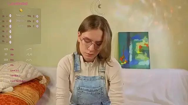LinnGee on StripChat 