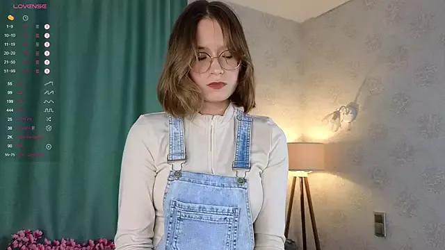 LinnGee on StripChat 