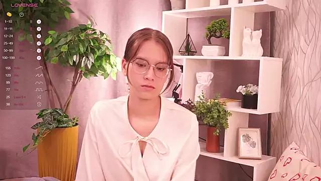 LinnGee on StripChat